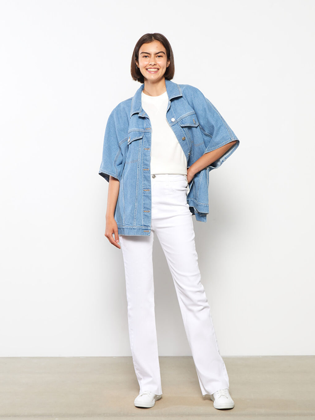 Beyaz Mars Flare Düz Cep Detaylı Kadın Jean Pantolon