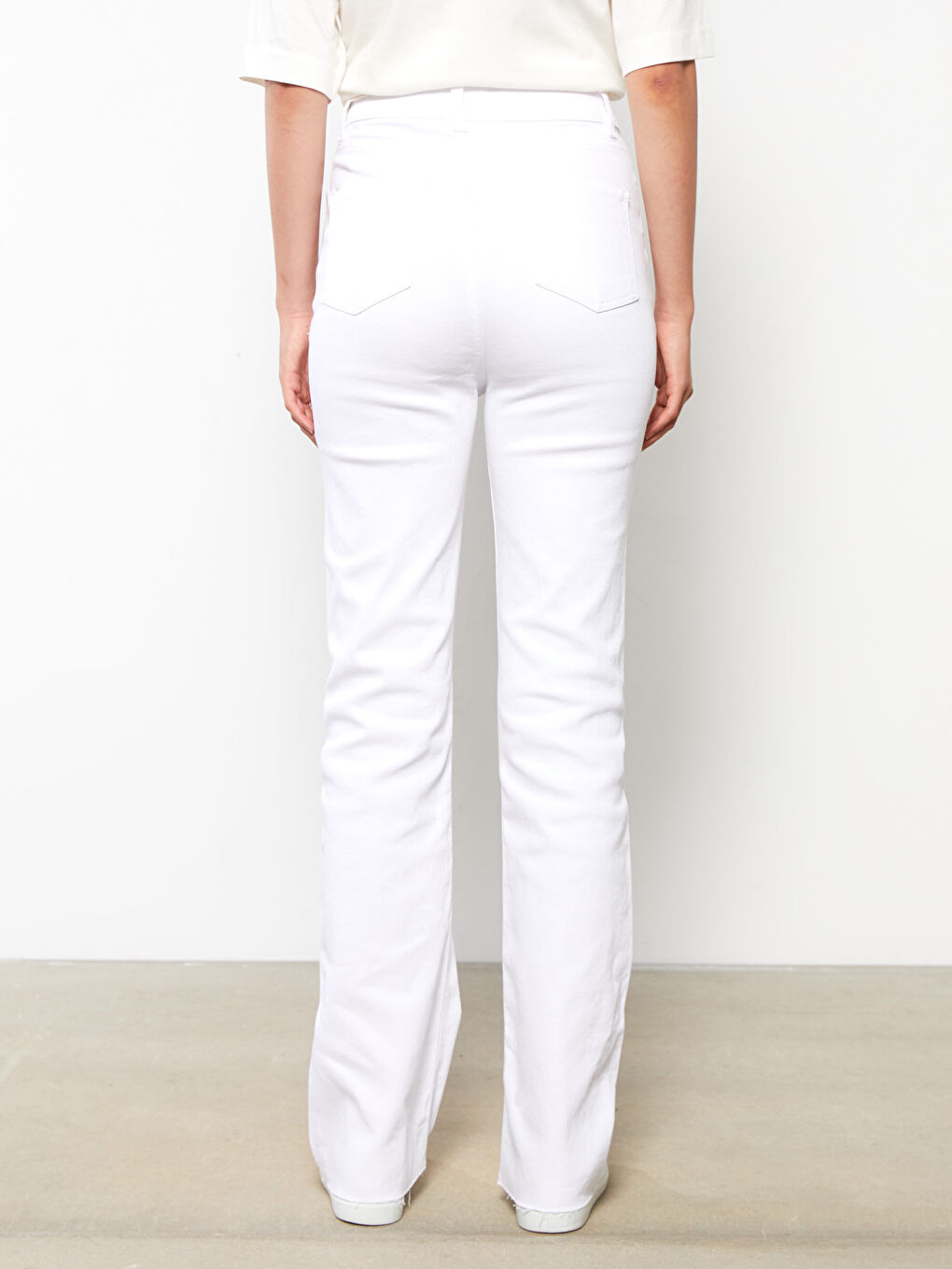 Beyaz Mars Flare Düz Cep Detaylı Kadın Jean Pantolon-3