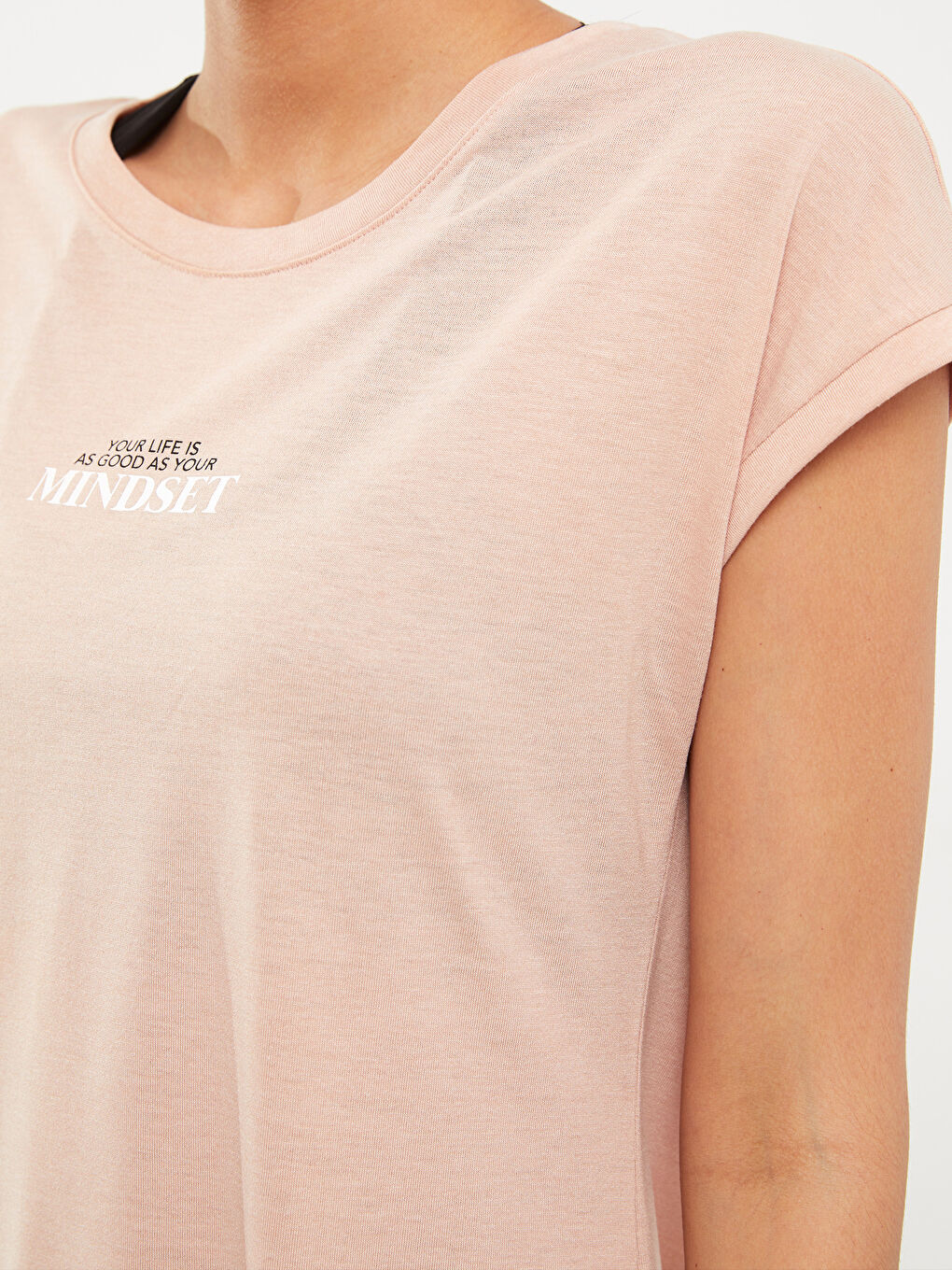 تيشيرت نسائي بأكمام قصيرة وياقة دائرية مطبوع-3