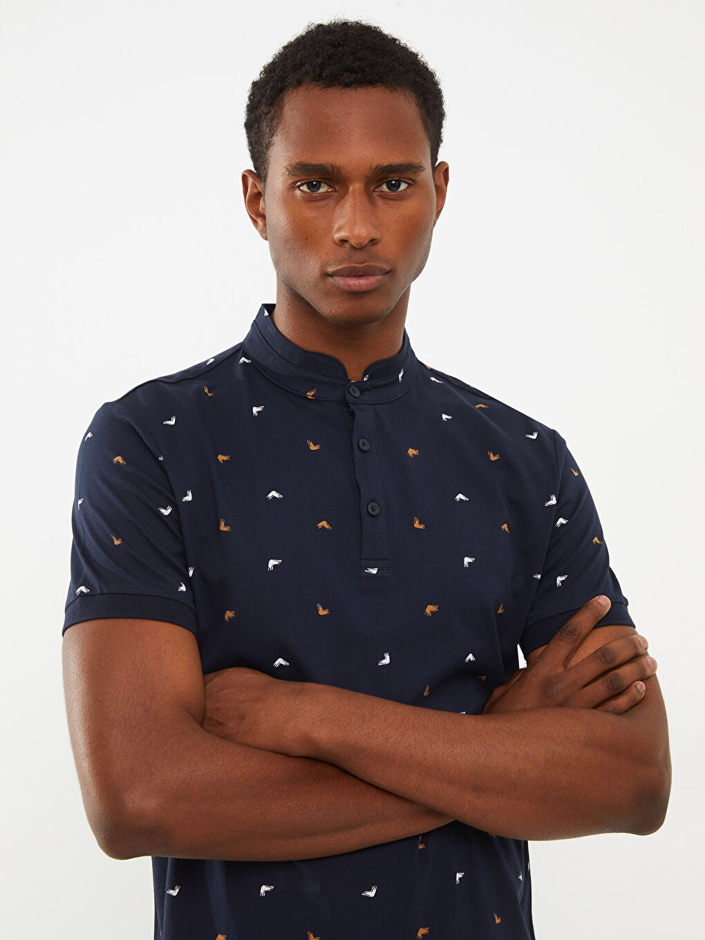 Футболка с воротником-стойка, коротким рукавом и узором для мужчин-2