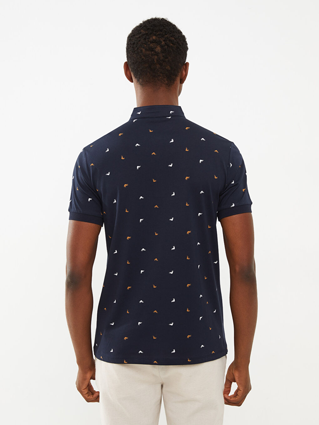 Футболка с воротником-стойка, коротким рукавом и узором для мужчин-4