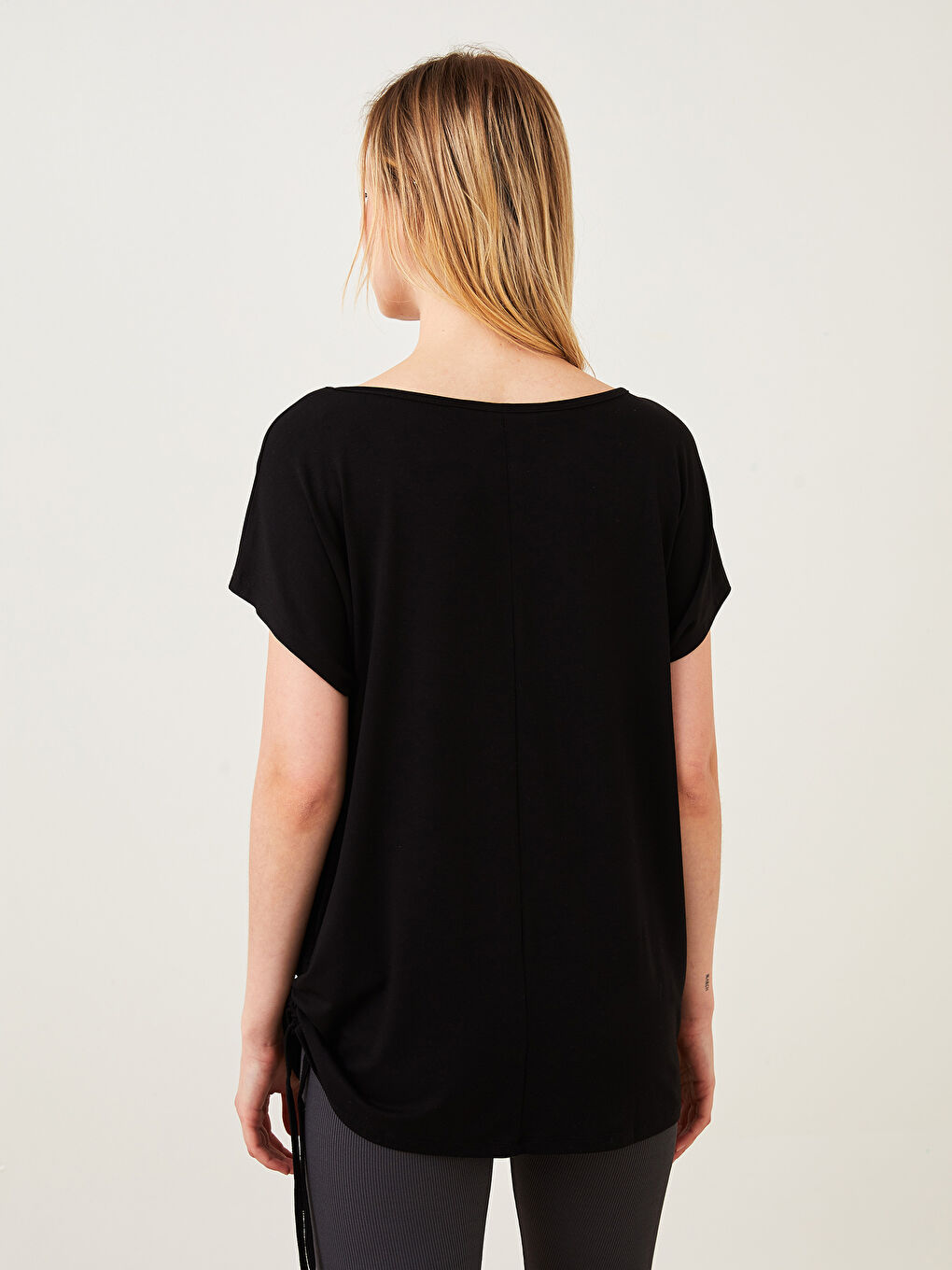 Siyah U Yaka Düz Kısa Kollu Kadın Pijama Üst-4