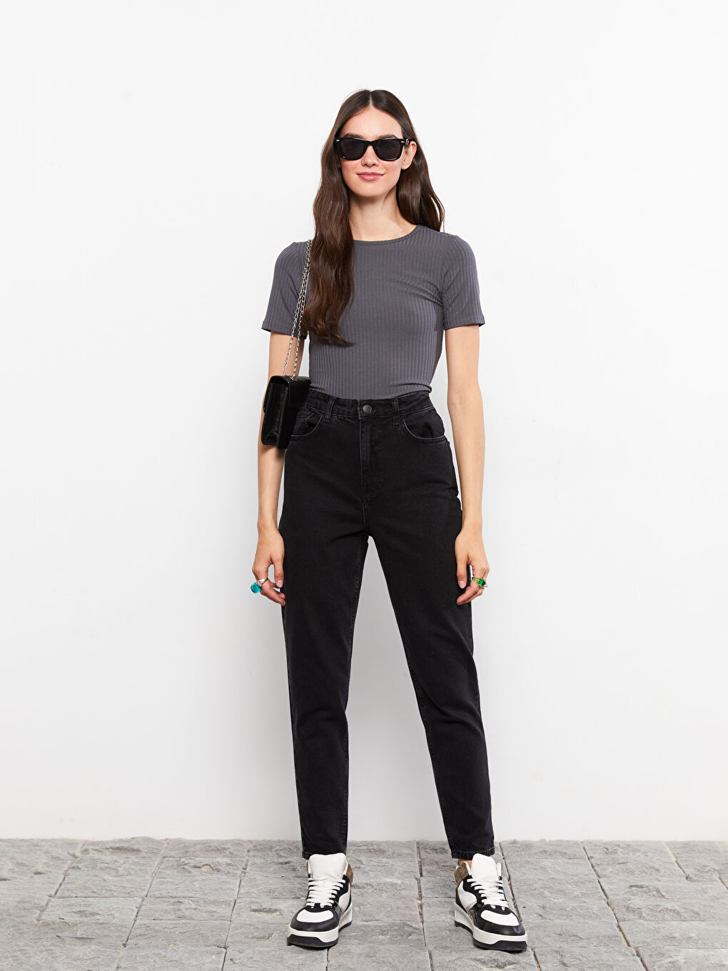 تي شيرت سادة بياقة دائرية بأكمام قصيرة للسيدات-2