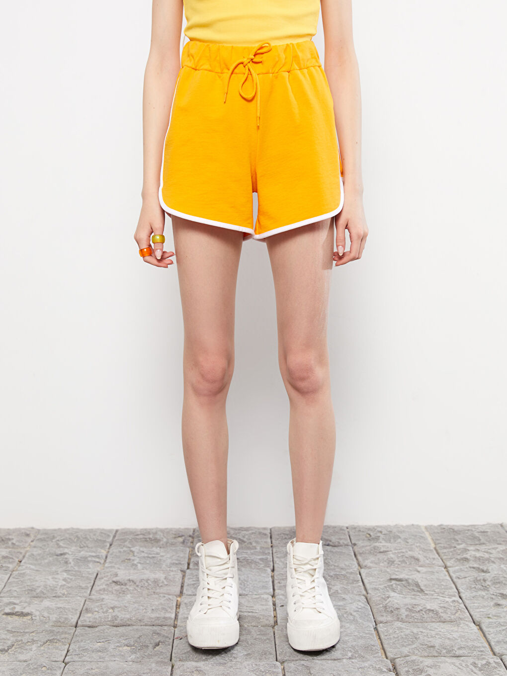 Turuncu Kadın Beli Lastikli Dar Fit Düz Şort-3