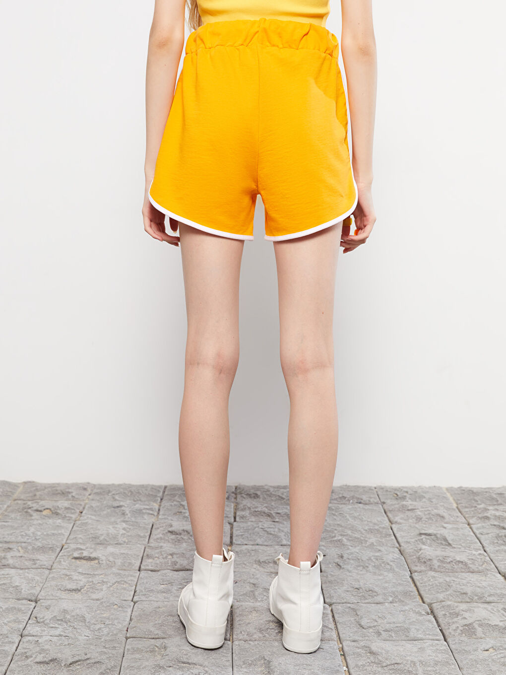 Turuncu Kadın Beli Lastikli Dar Fit Düz Şort-4