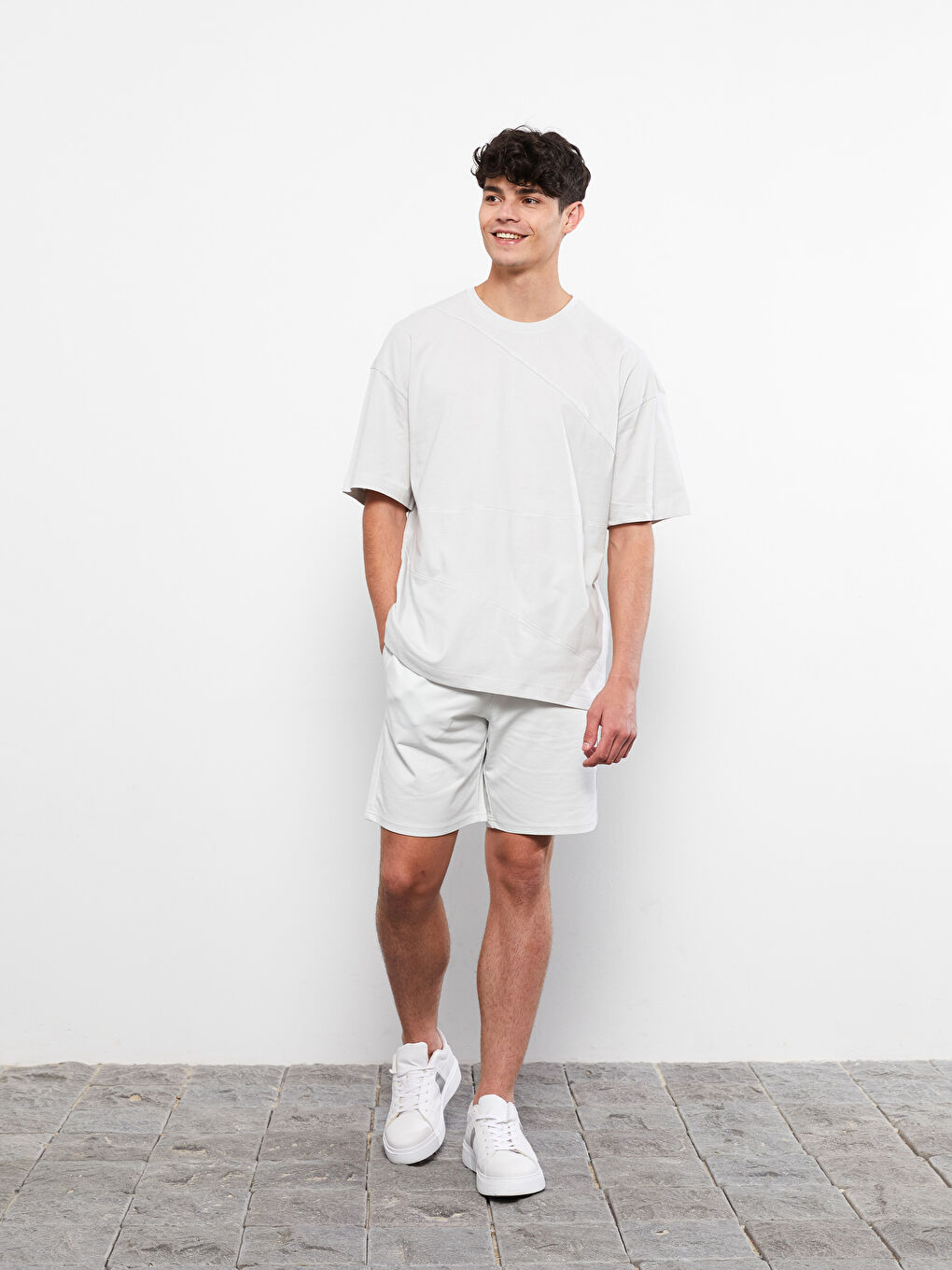 Gri Oversize Bisiklet Yaka Kısa Kollu Penye Erkek Tişört