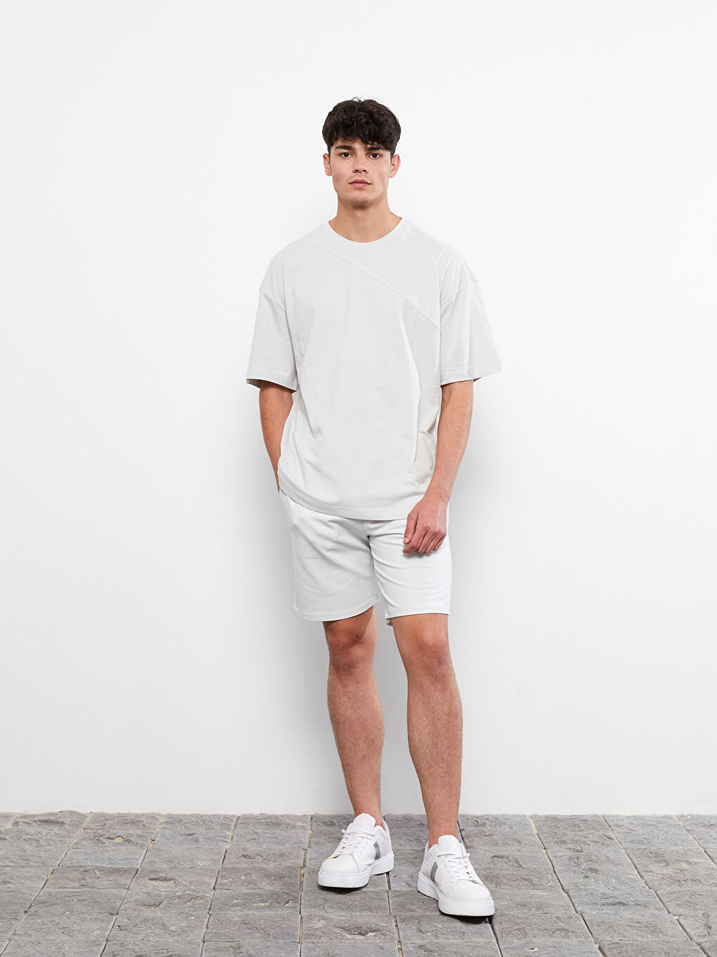 Gri Oversize Bisiklet Yaka Kısa Kollu Penye Erkek Tişört-1