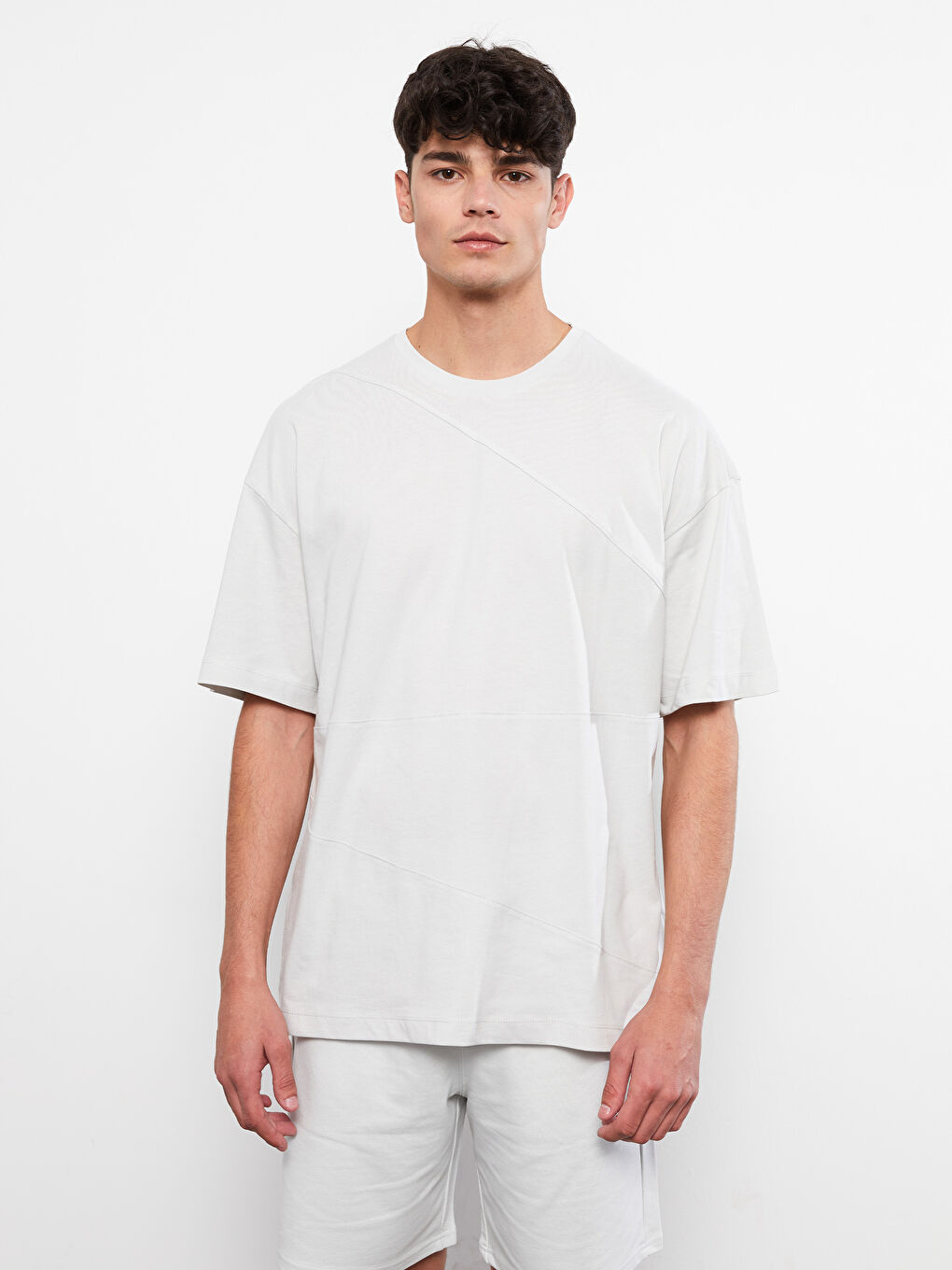 Gri Oversize Bisiklet Yaka Kısa Kollu Penye Erkek Tişört-2