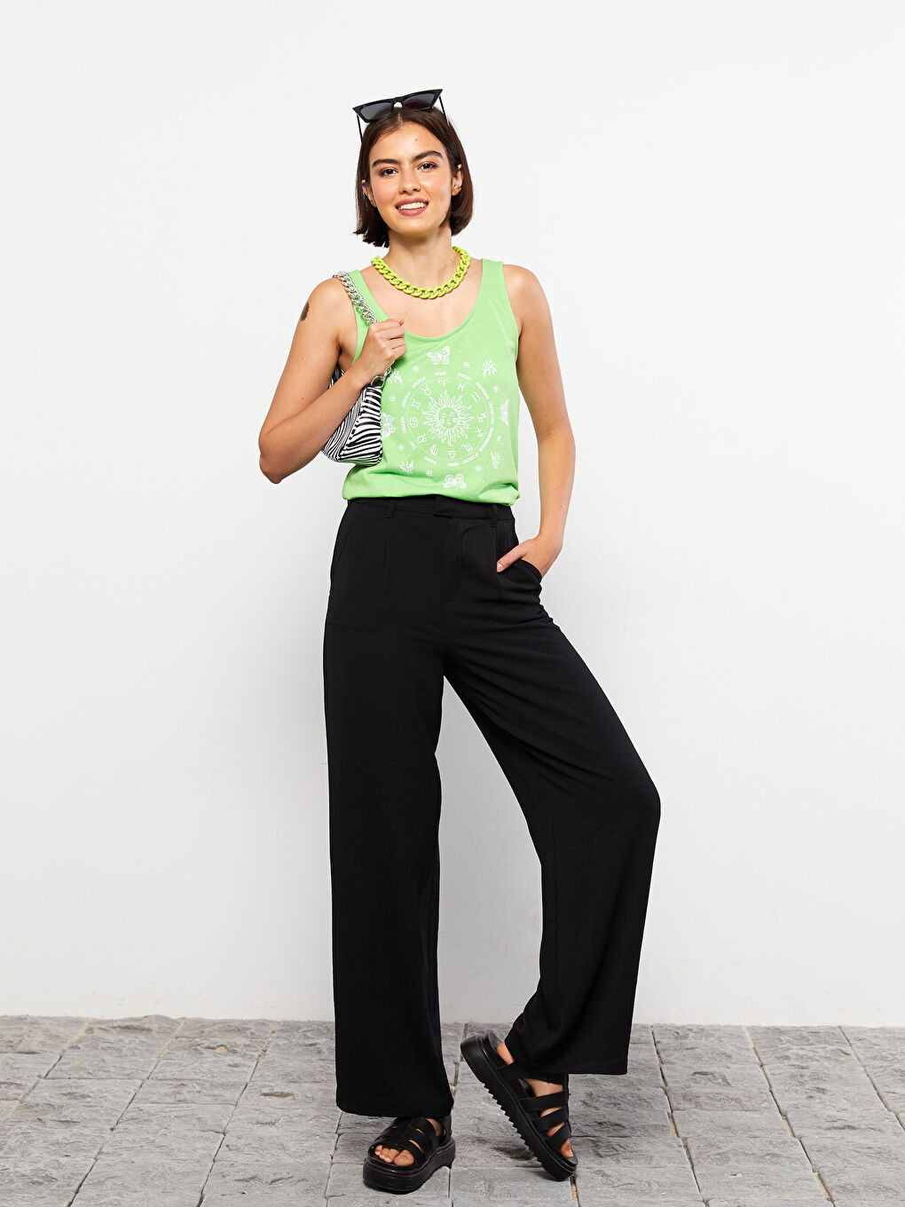 Siyah Kadın Standart Fit Düz Pantolon