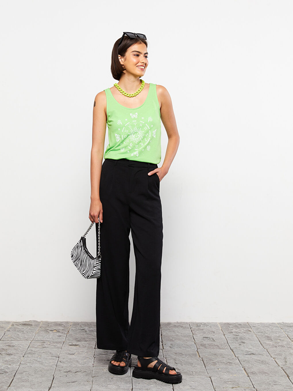 Siyah Kadın Standart Fit Düz Pantolon-1