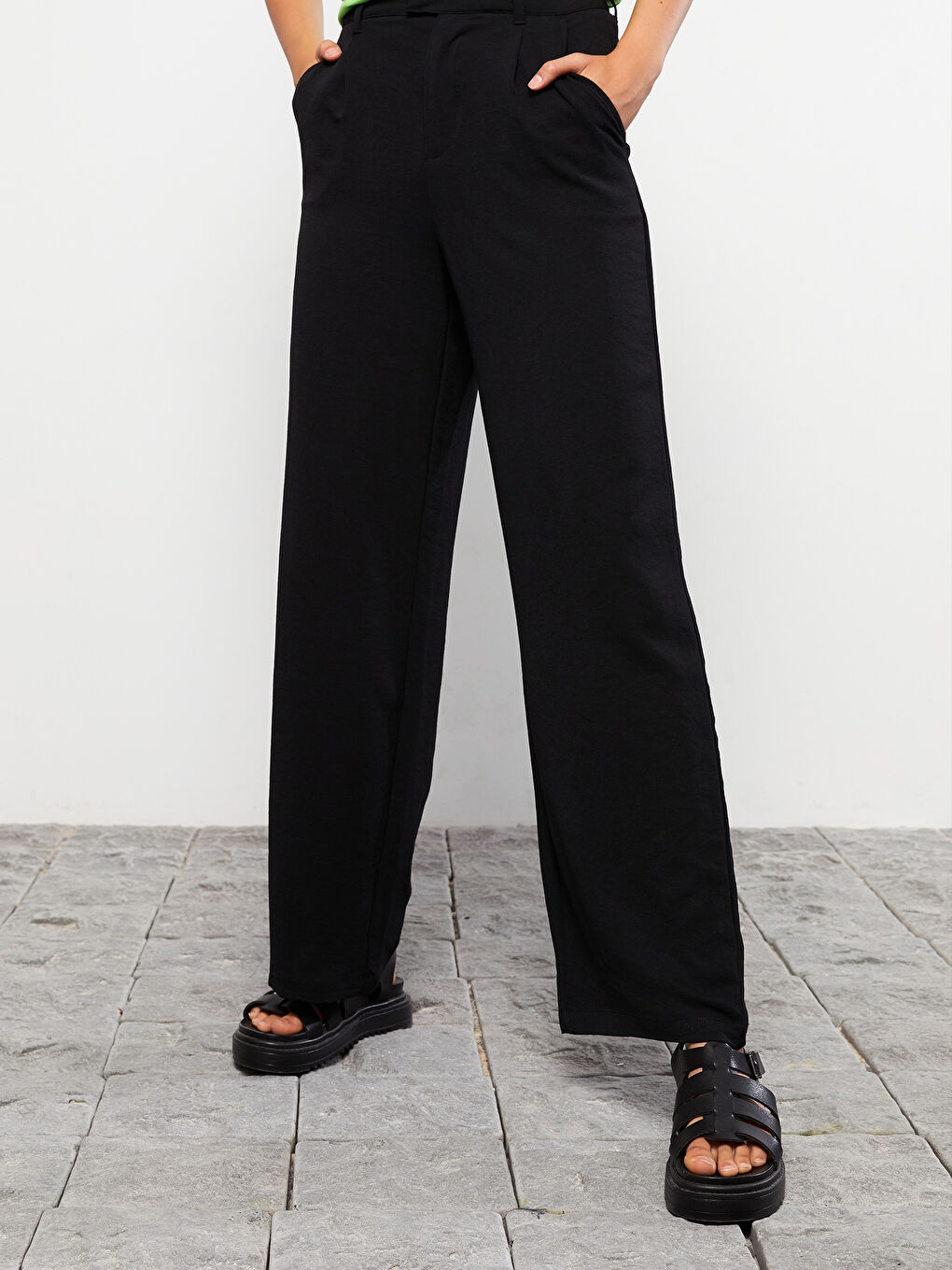 Siyah Kadın Standart Fit Düz Pantolon-3
