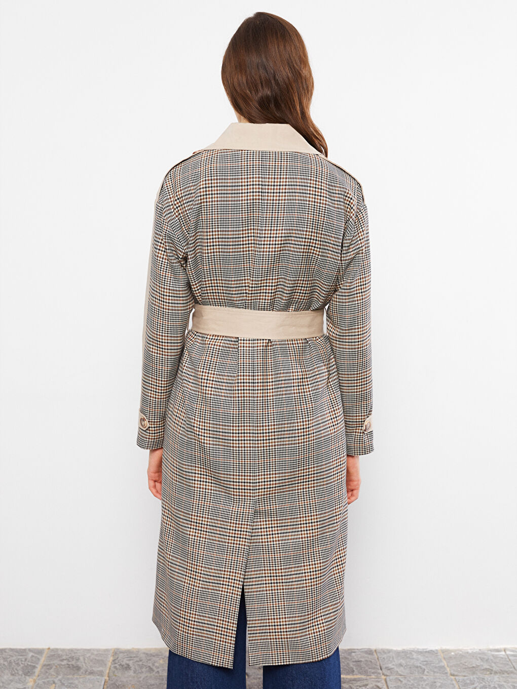 Bej Ceket Yaka Ekose Uzun Kollu Kadın Trençkot-6