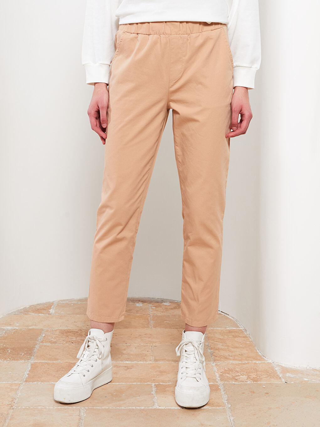 LCW Modest Elastic Waist Comfortable Fit Straight Pocket Detailed Gabardine Women's Trousers -S2I845Z8-S5M
