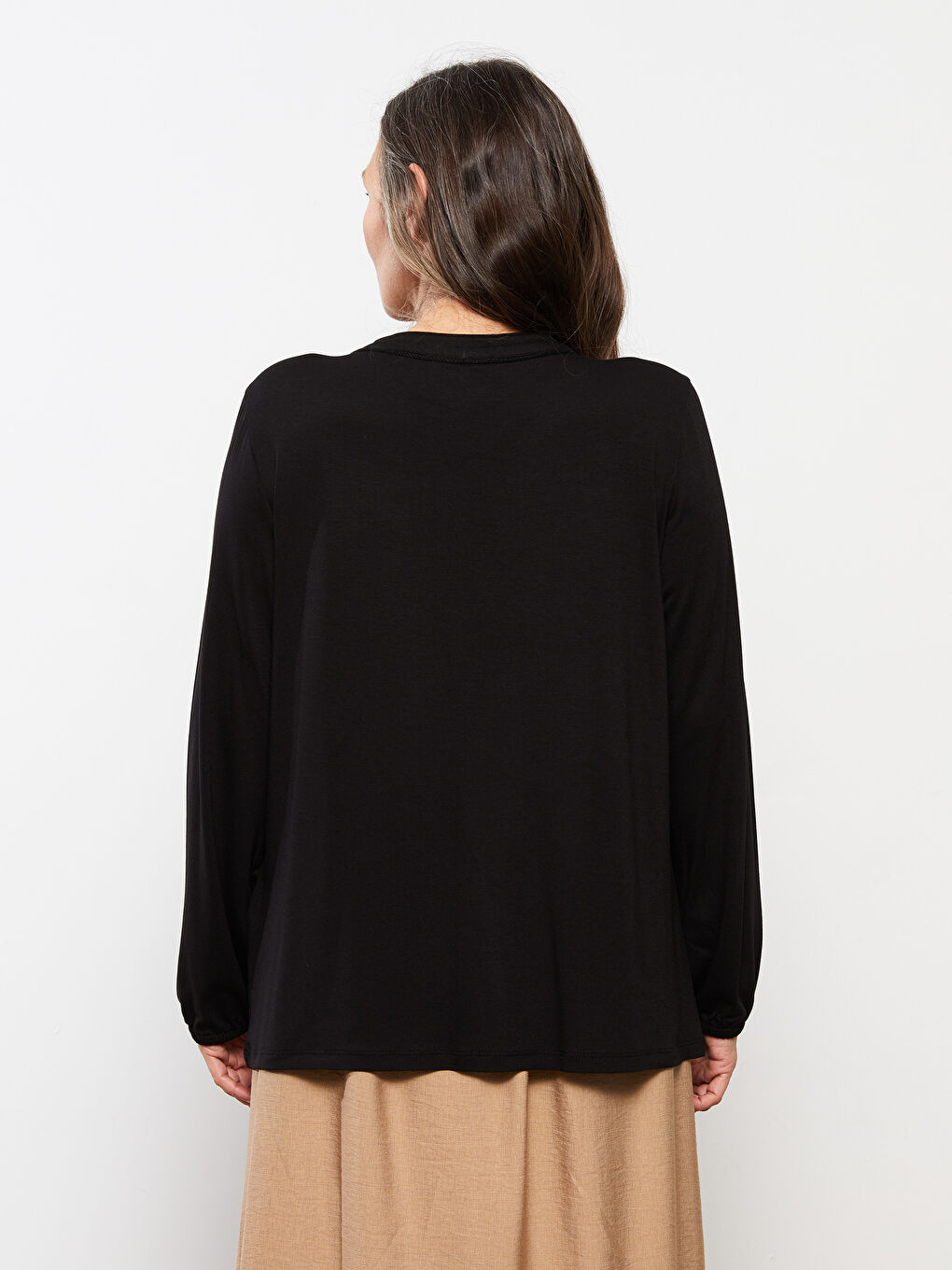 Siyah Bağlamalı Yaka Nakışlı Uzun Kollu Kadın Bluz-4