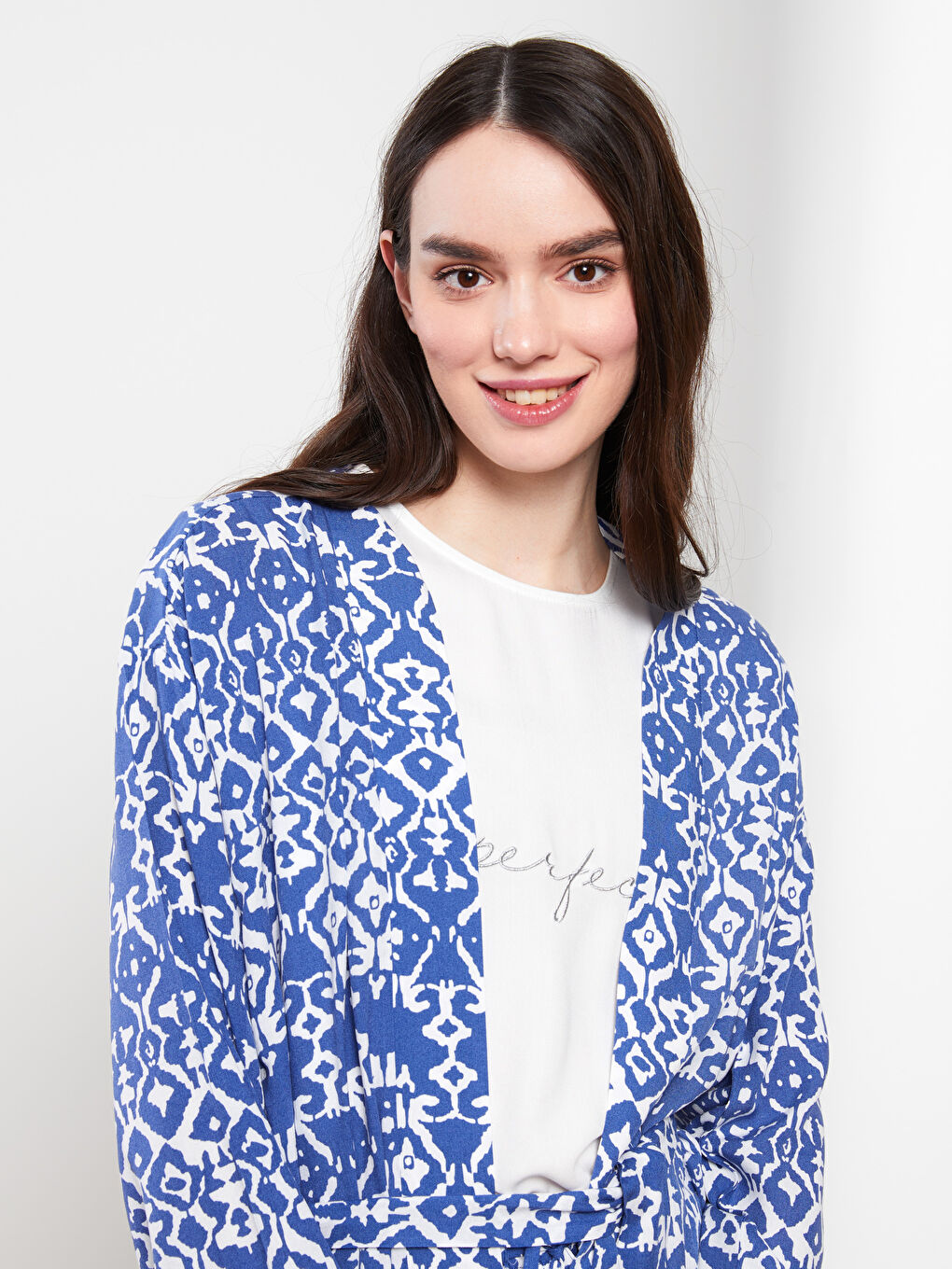 LCW Modest Şal Yaka Desenli Uzun Kollu Oversize Viskon Kadın Kimono -S2I872Z8-LQQ