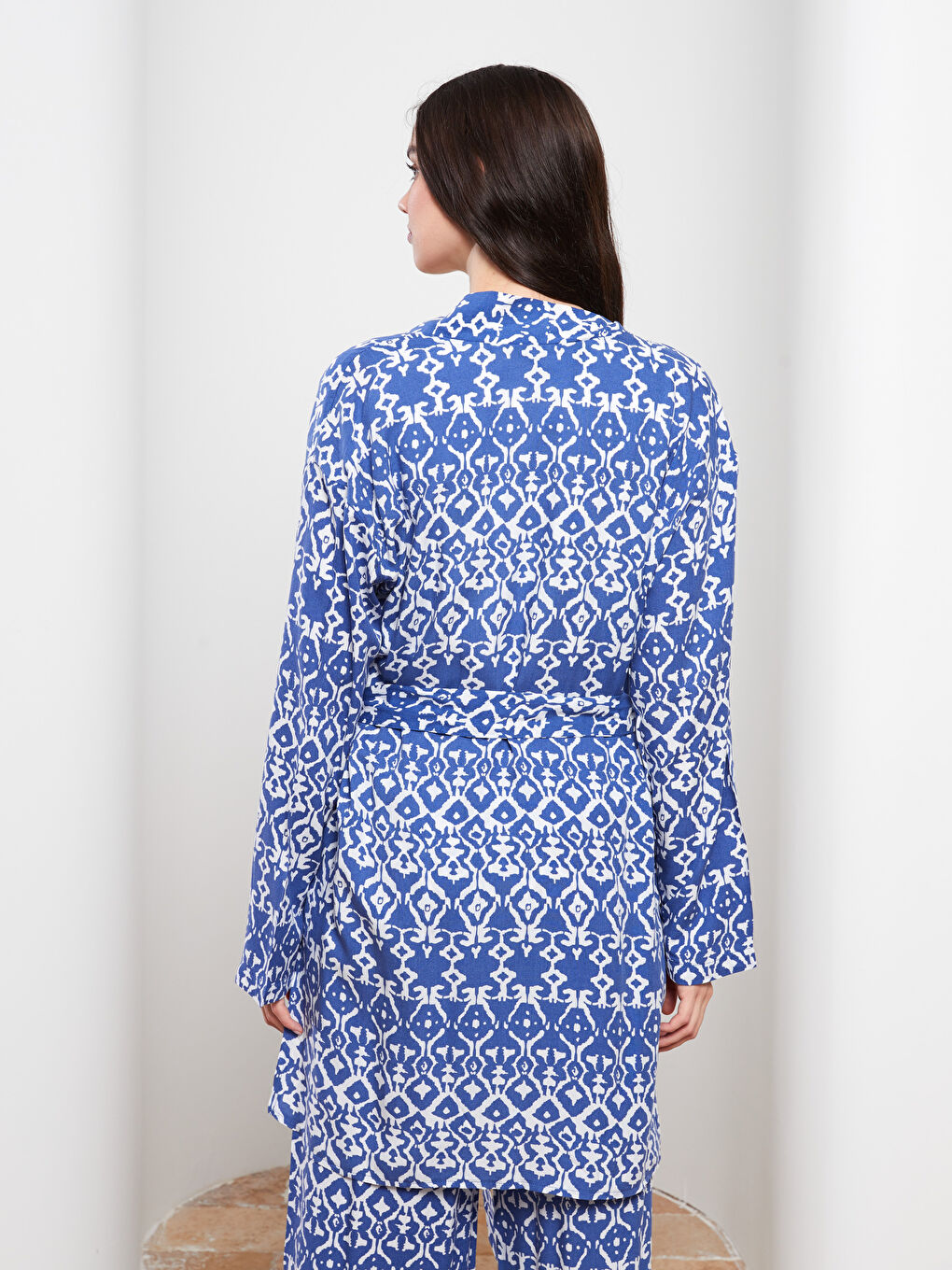 LCW Modest Şal Yaka Desenli Uzun Kollu Oversize Viskon Kadın Kimono -S2I872Z8-LQQ