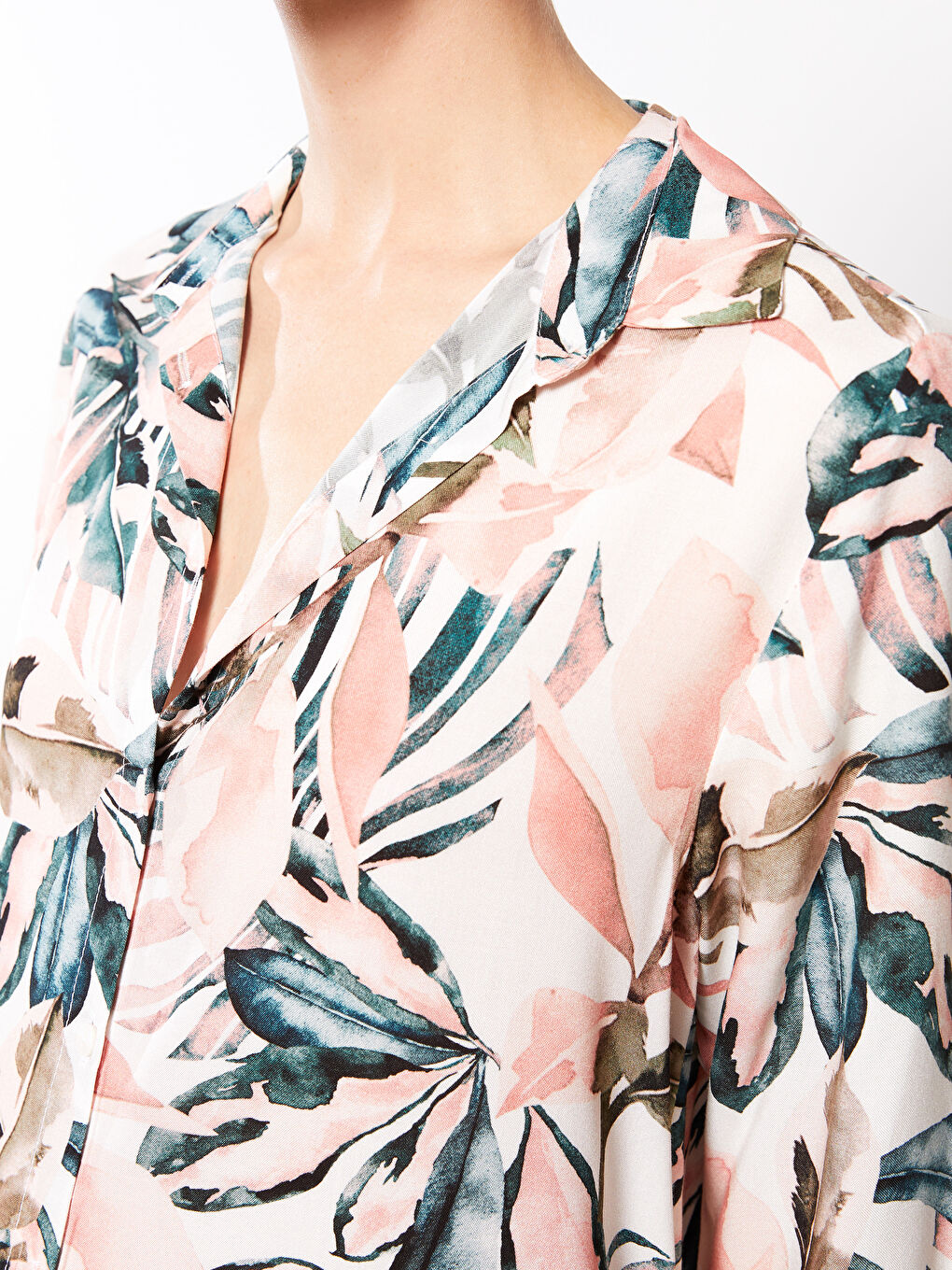 LCWAIKIKI Classic Patterned Long Sleeve Viscose Women's Shirt Tunic -S2I874Z8-LT4