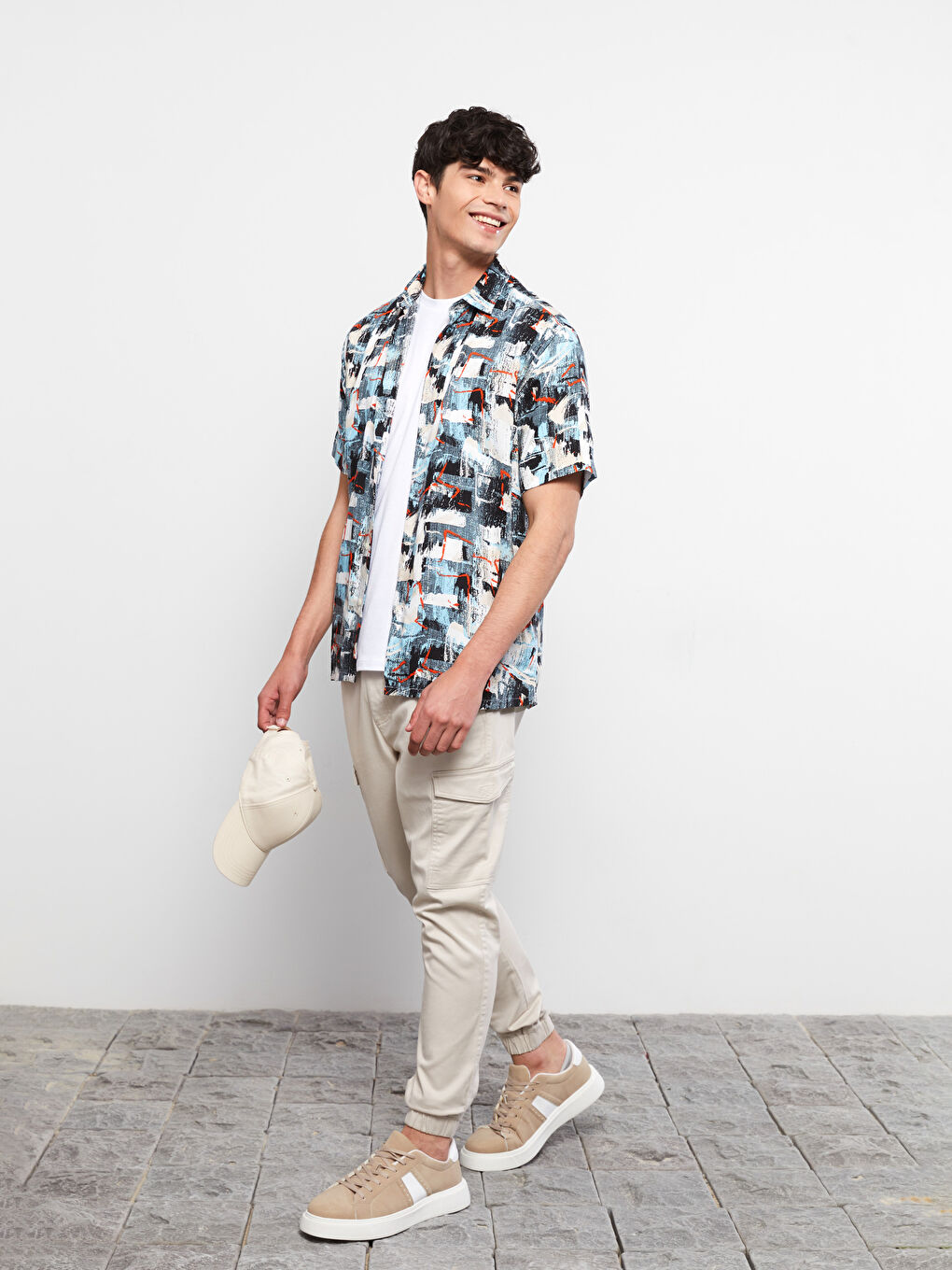 ерлерге арналған стандартты пішім қысқа жең өрнекті поплин жейде-1