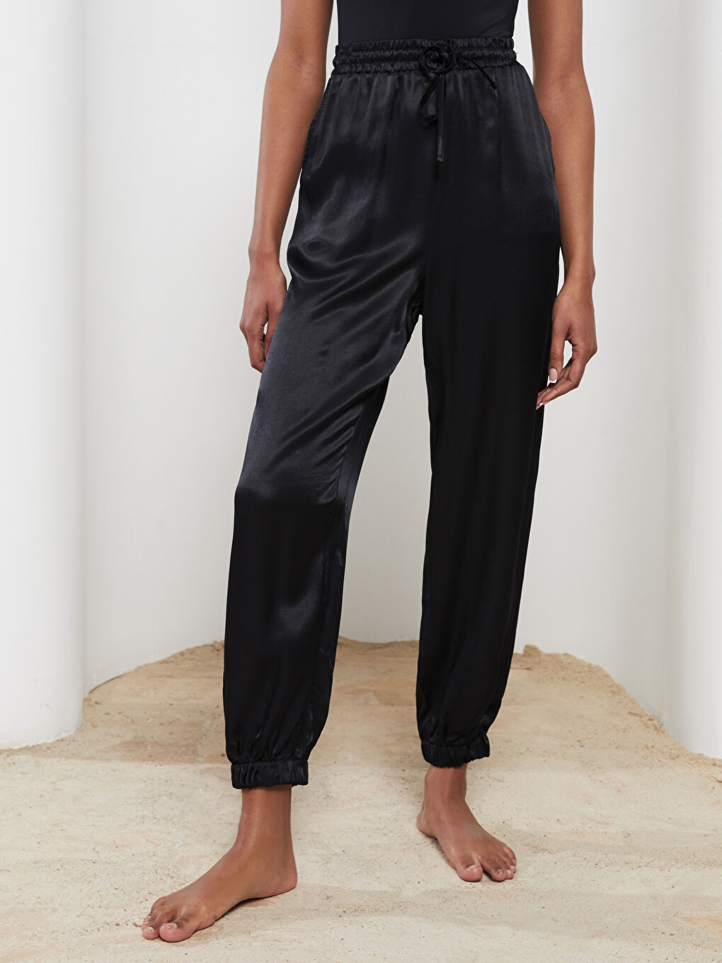 Elastic Waist Comfortable Fit Pocket Detailed Satin Women's Jogger Pants-2