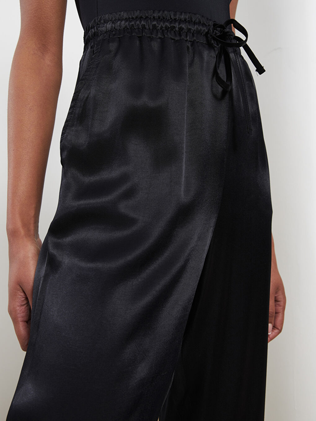 Elastic Waist Comfortable Fit Pocket Detailed Satin Women's Jogger Pants-3