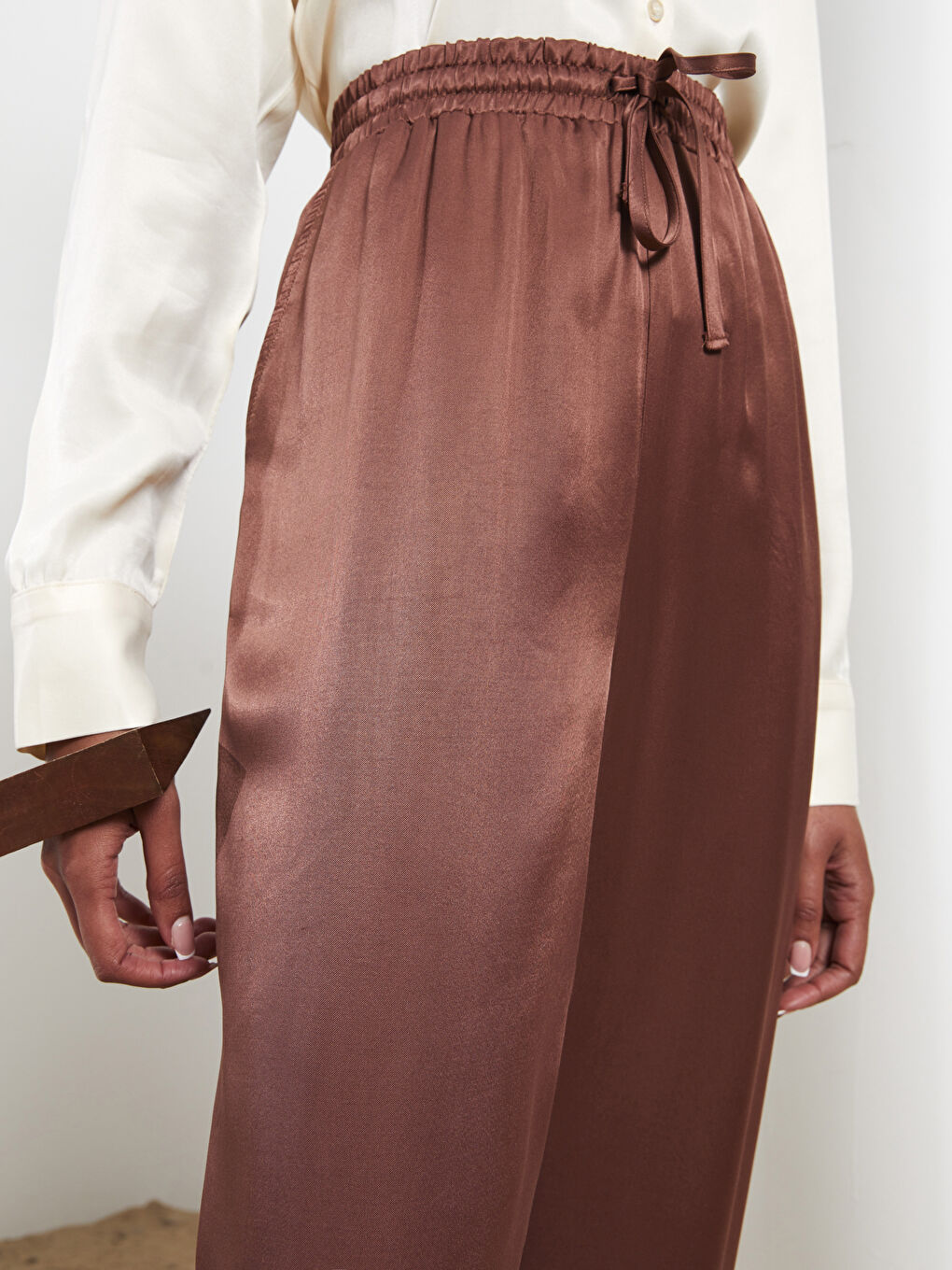 Elastic Waist Comfortable Fit Pocket Detailed Satin Women's Jogger Pants-3