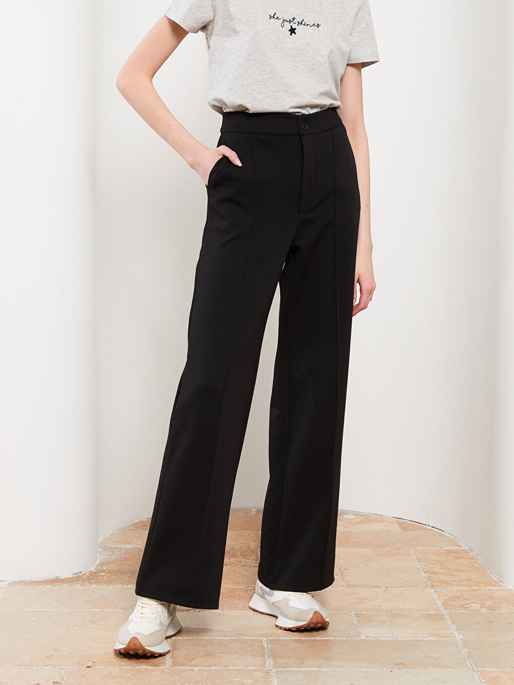 Siyah Rahat Kalıp Düz Cep Detaylı Kadın Pantolon-3