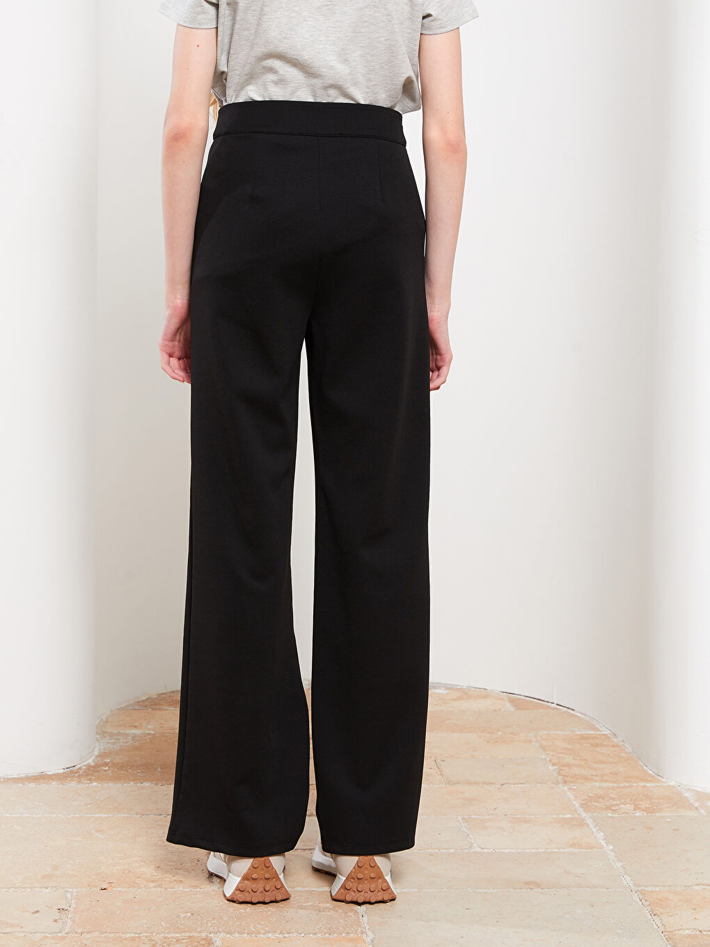Siyah Rahat Kalıp Düz Cep Detaylı Kadın Pantolon-4
