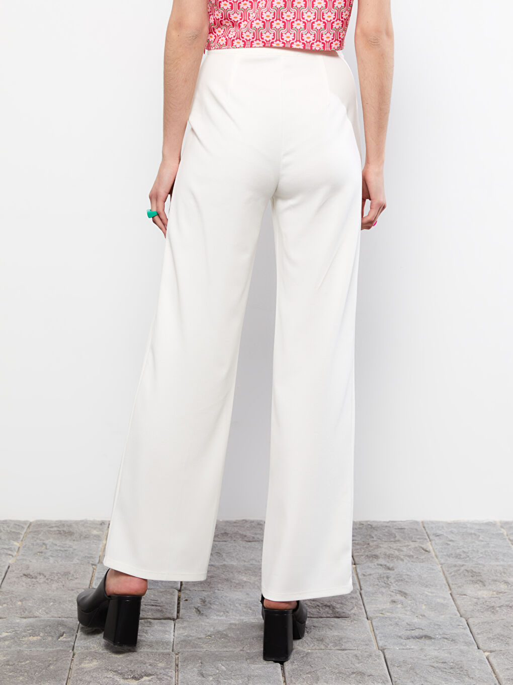 Comfortable Fit Straight Pocket Detailed Women's Trousers-3