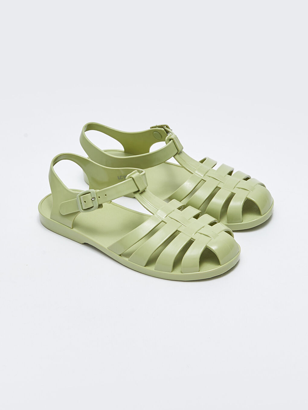 صنادل شاطئ للسيدات بمقدمة مغلقة وتفاصيل ابزيم