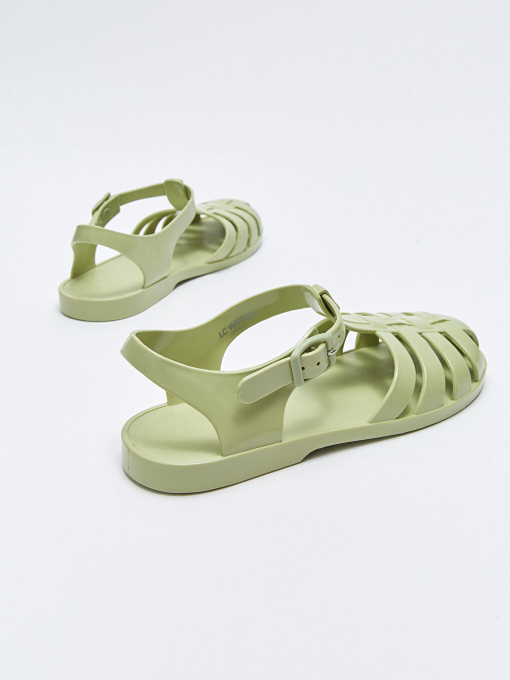 صنادل شاطئ للسيدات بمقدمة مغلقة وتفاصيل ابزيم-4