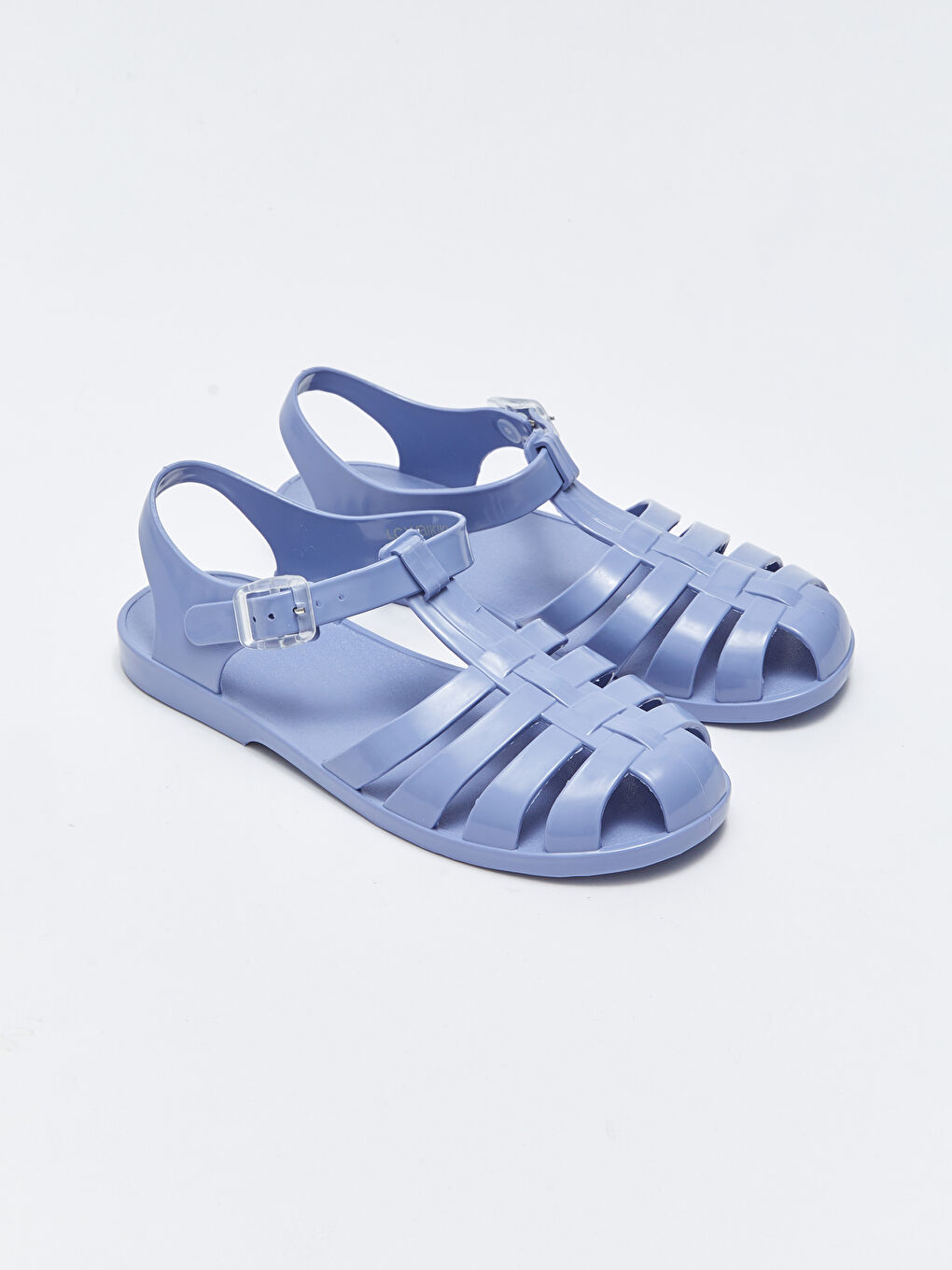 صنادل شاطئ للسيدات بمقدمة مغلقة وتفاصيل ابزيم