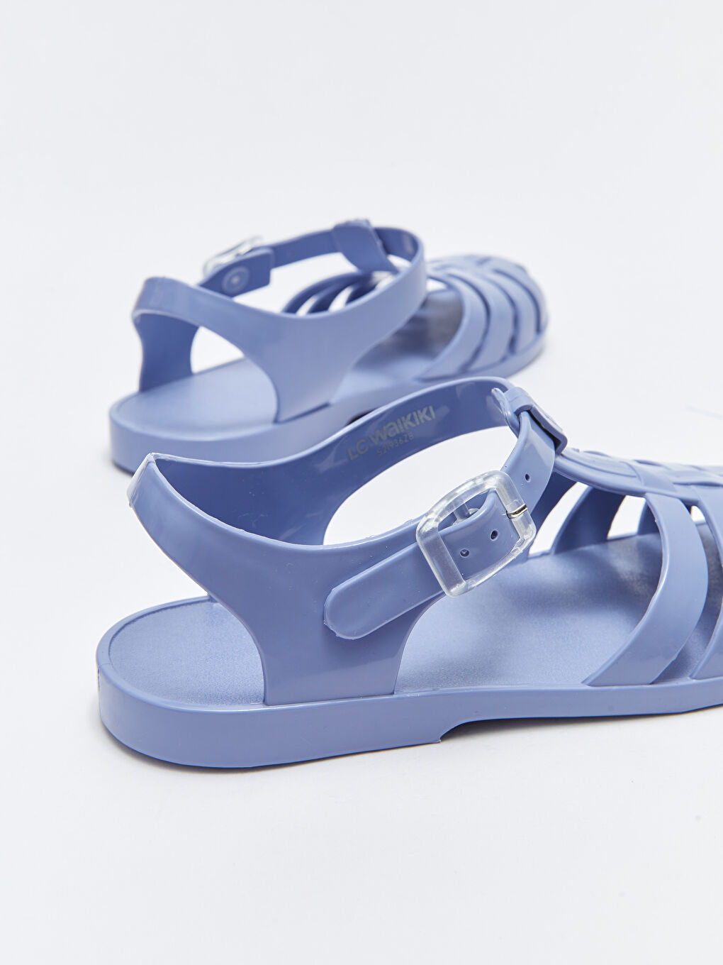 صنادل شاطئ للسيدات بمقدمة مغلقة وتفاصيل ابزيم-4