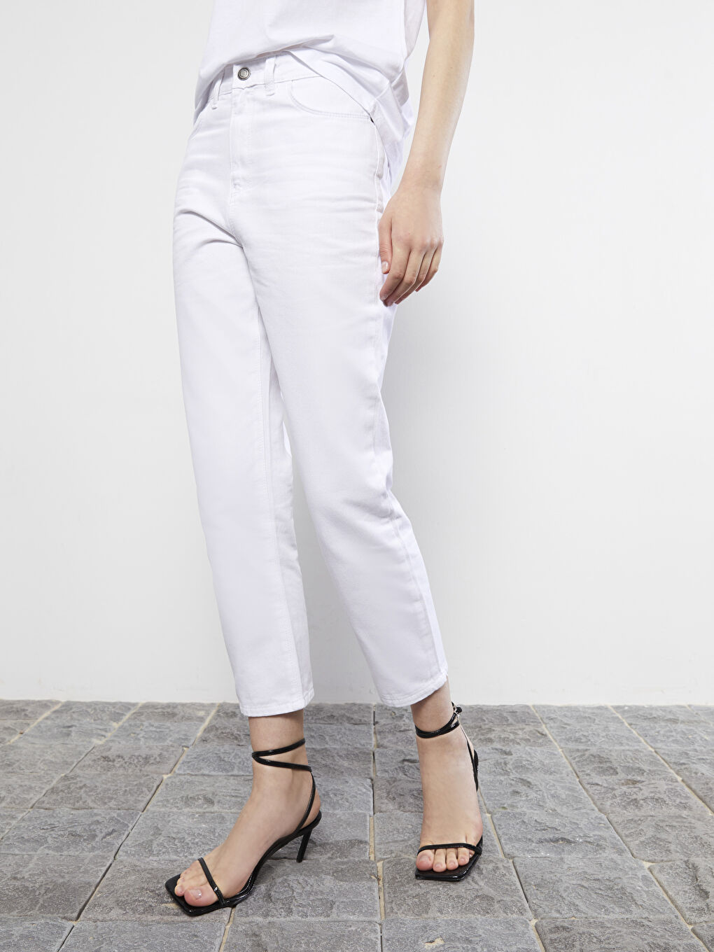 Standard Fit Regular Pocket Detailed Gabardine Women's Trousers-3
