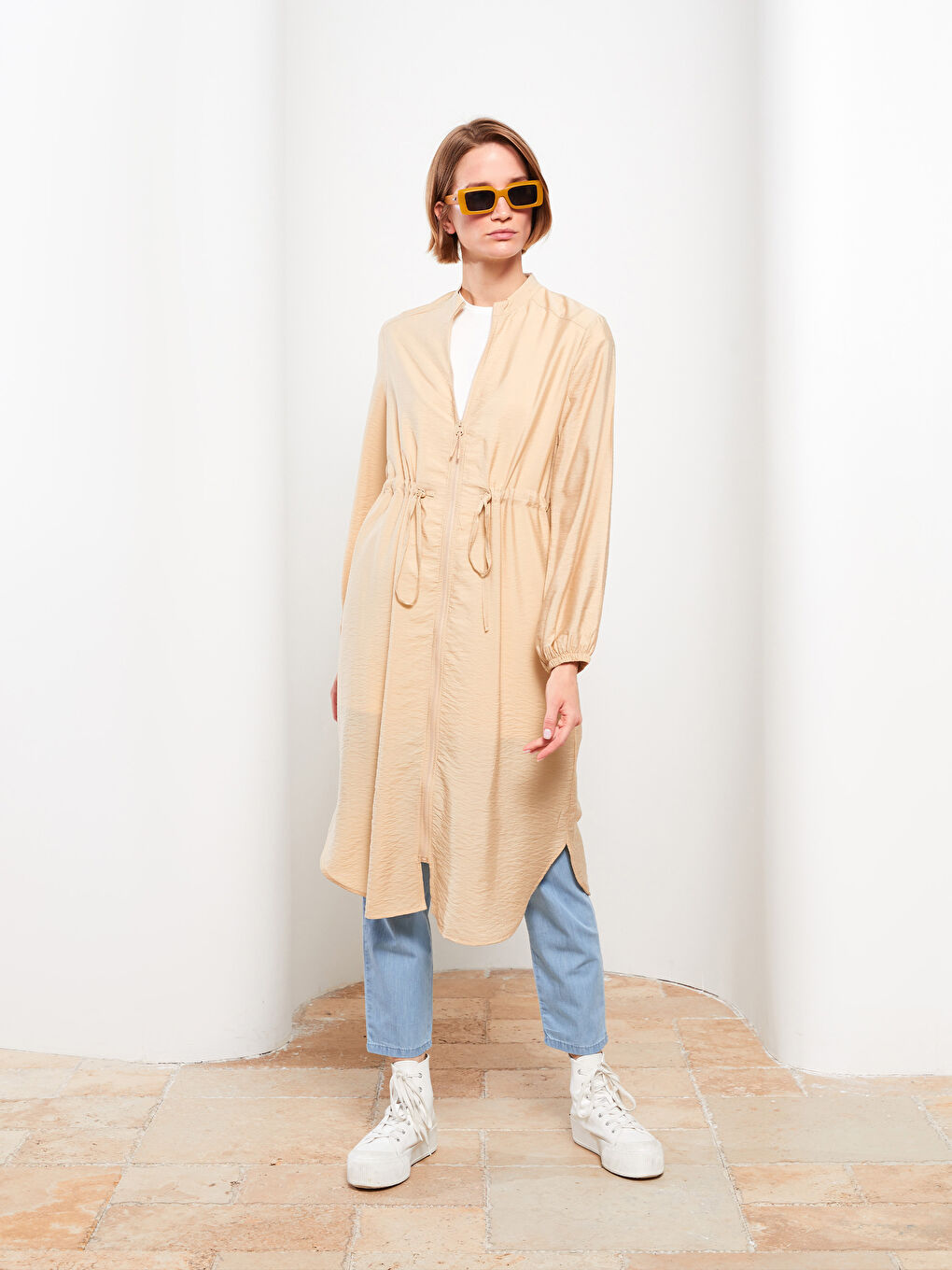 Bej Dik Yaka Düz Uzun Kollu Kadın Tunik
