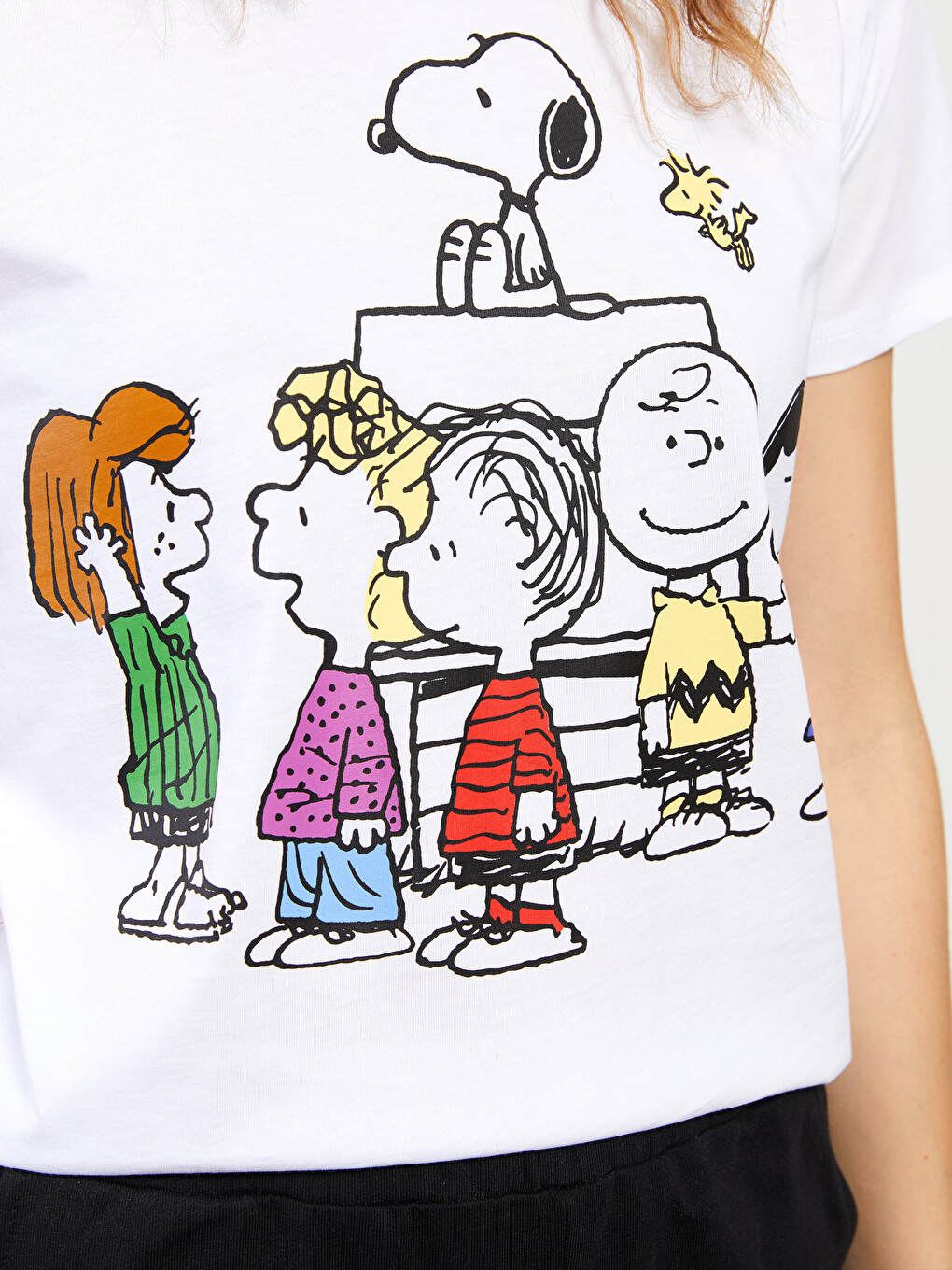 Beyaz Bisiklet Yaka Snoopy Baskılı Kısa Kollu Pamuklu Kadın Tişört-3