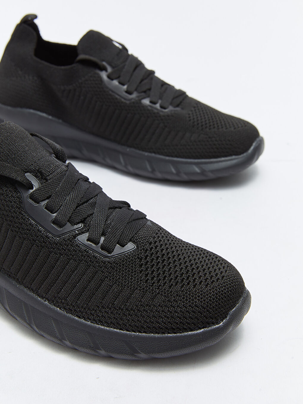 Siyah File Detaylı Kalın Taban Kadın Aktif Spor Ayakkabı-2