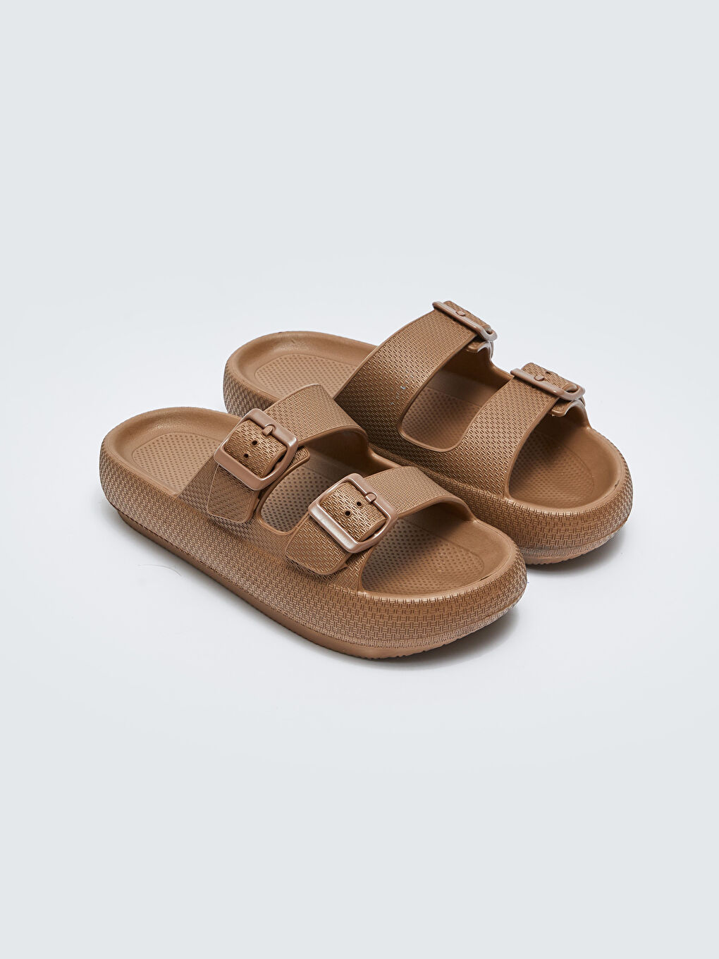 Kahverengi Çift Bantlı Toka Detaylı Kadın Terlik