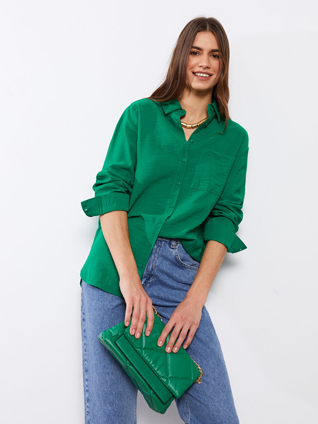 Yeşil Önden Düğme Kapamalı Düz Uzun Kollu Oversize Kadın Gömlek-1