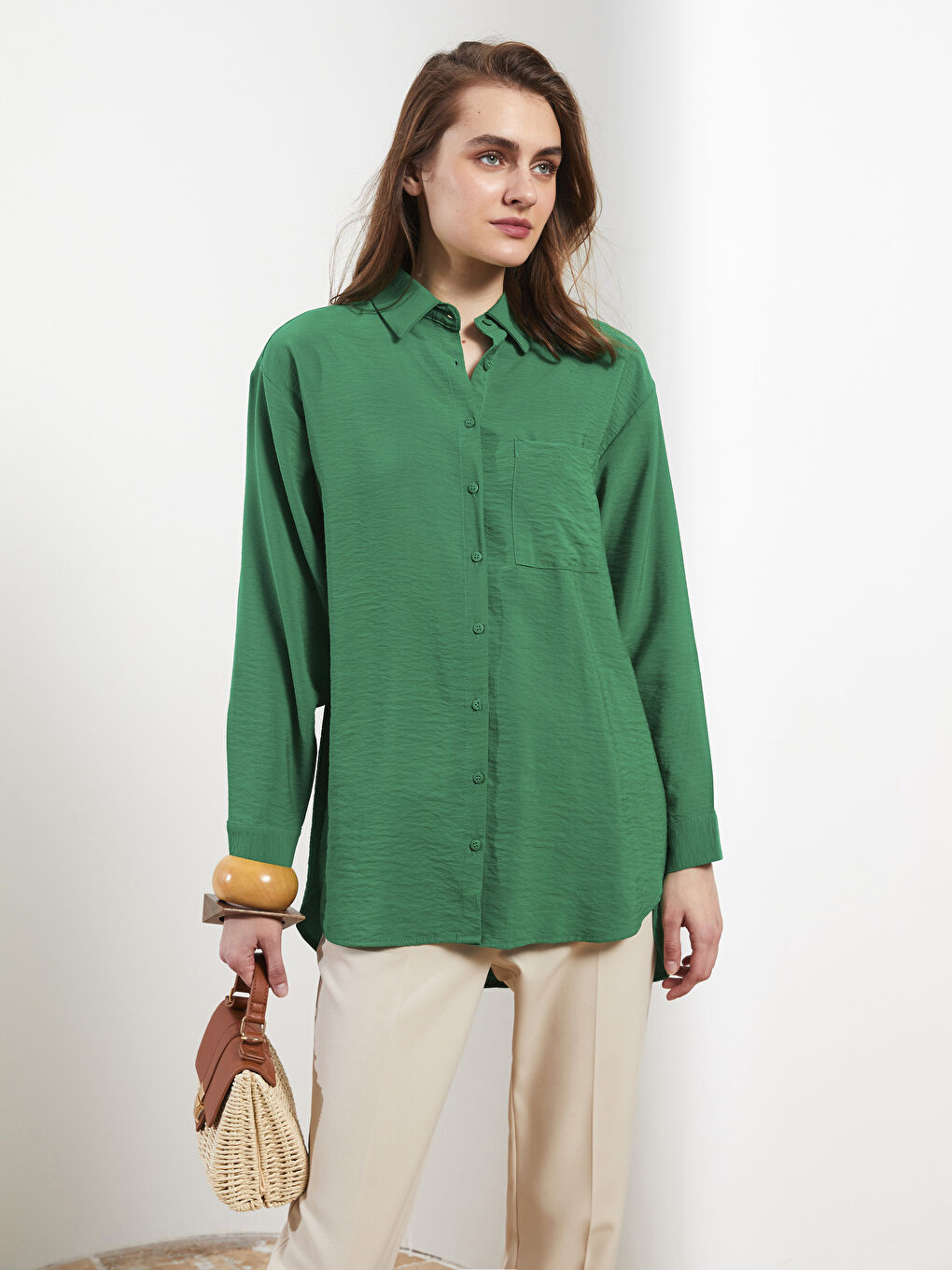 Yeşil Önden Düğme Kapamalı Düz Uzun Kollu Oversize Kadın Gömlek