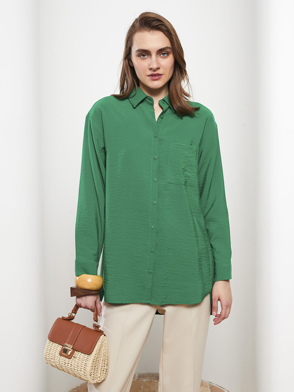 Yeşil Önden Düğme Kapamalı Düz Uzun Kollu Oversize Kadın Gömlek-2