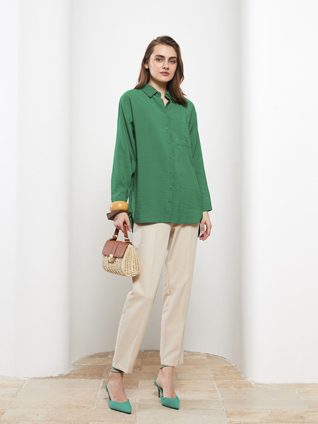 Yeşil Önden Düğme Kapamalı Düz Uzun Kollu Oversize Kadın Gömlek-4