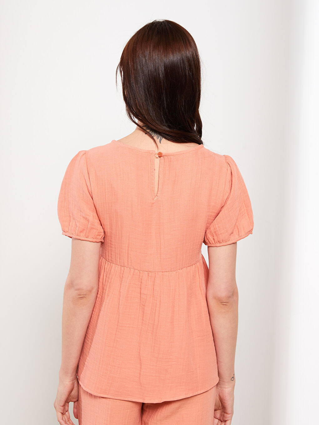 Blouse de maternité en tissu mousseline à manches courtes et col rond droit-2