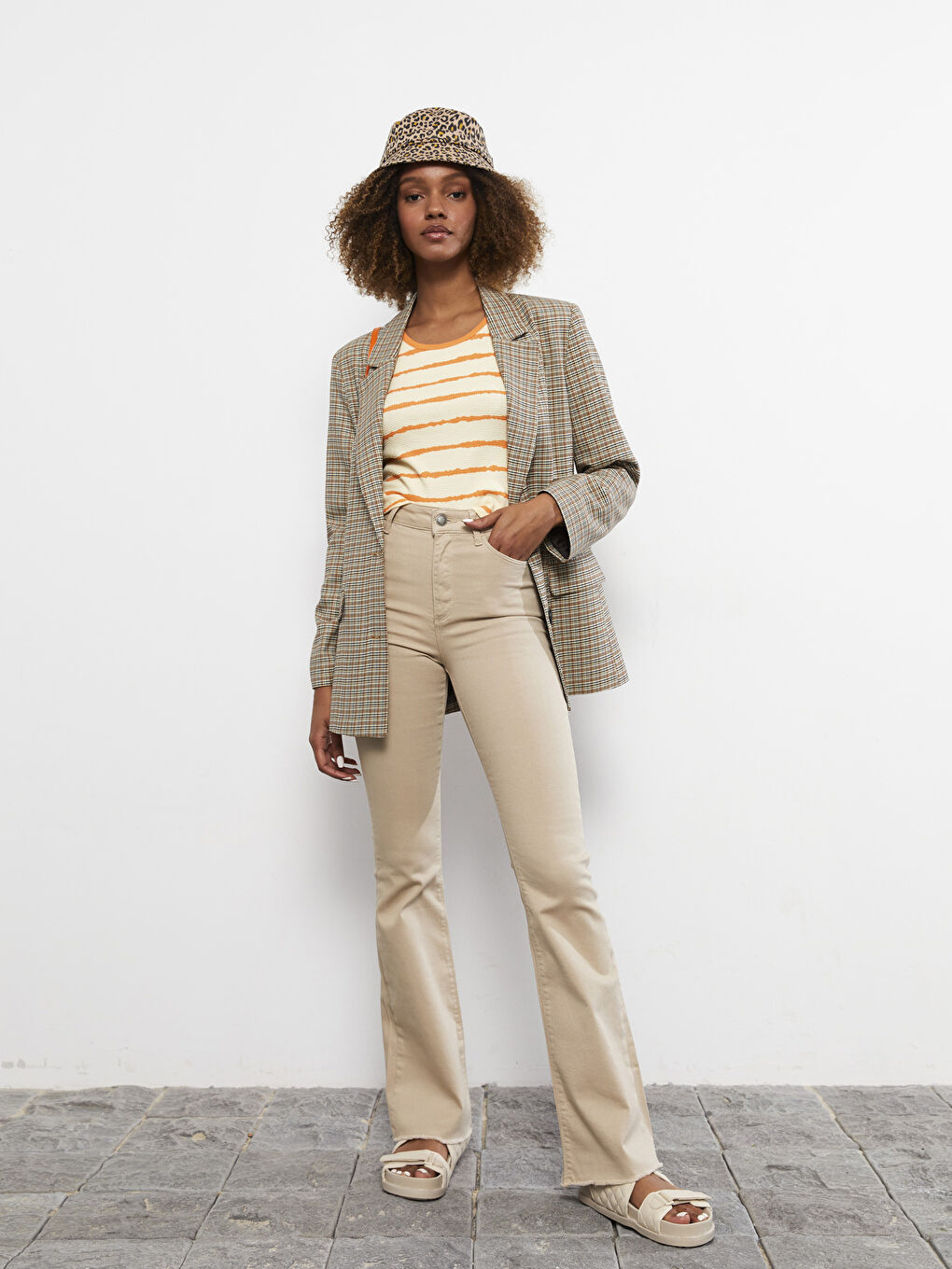 Bej Standart Fit Düz Cep Detaylı Gabardin Kadın Pantolon-1