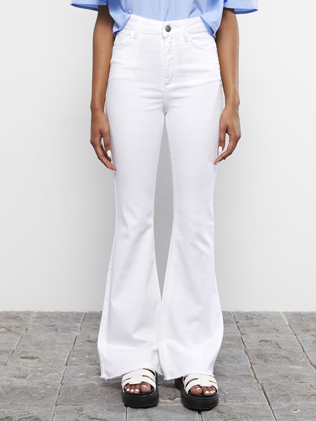 Beyaz Standart Fit Düz Cep Detaylı Gabardin Kadın Pantolon-2