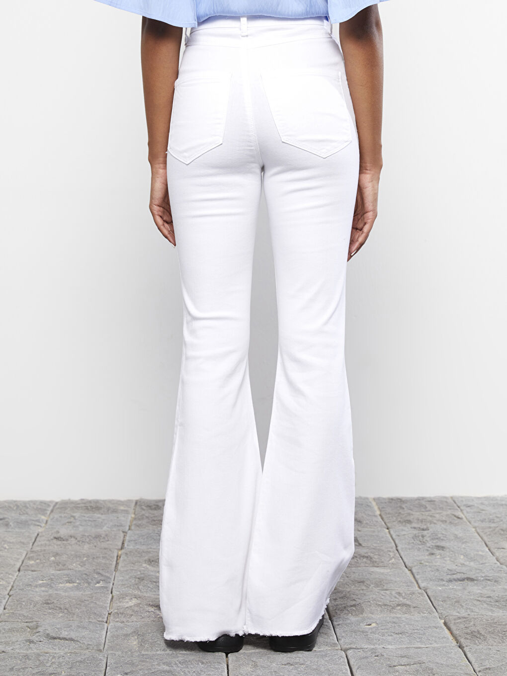 Beyaz Standart Fit Düz Cep Detaylı Gabardin Kadın Pantolon-4