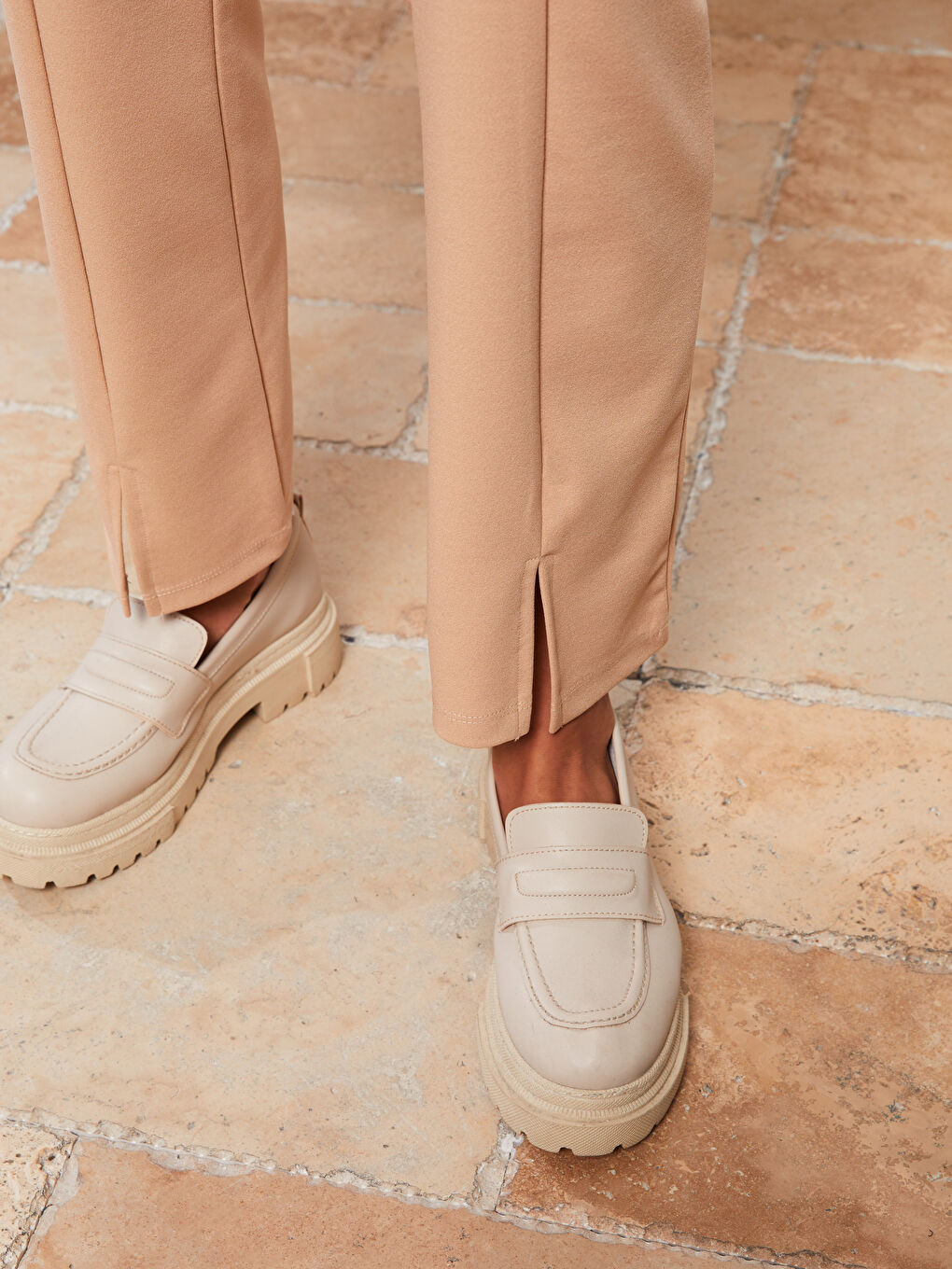 Elastic Waist Plain Crepe Women's Sweatpants-2