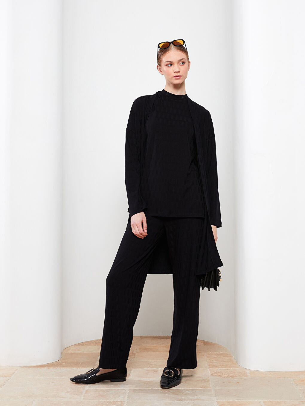 Siyah Şal Yaka Düz Uzun Kollu Kadın Hırka