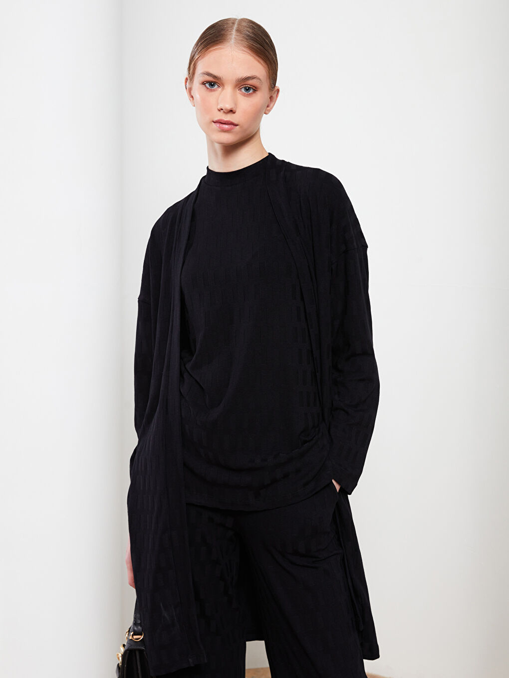 Siyah Şal Yaka Düz Uzun Kollu Kadın Hırka-1