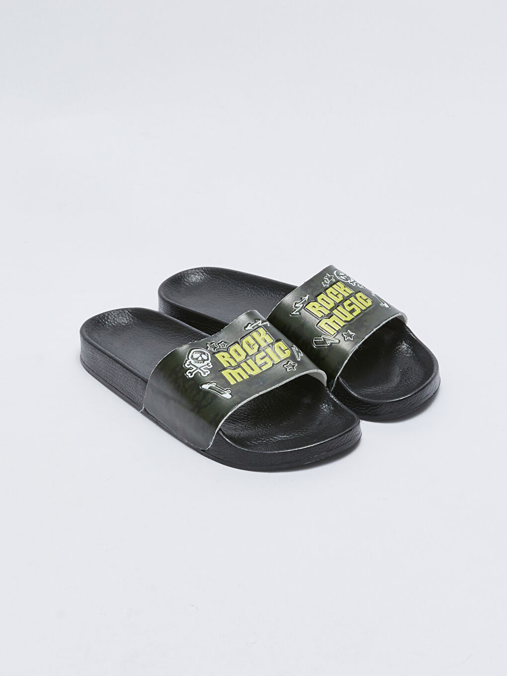 Siyah Baskılı Tek Bantlı Erkek Çocuk Terlik