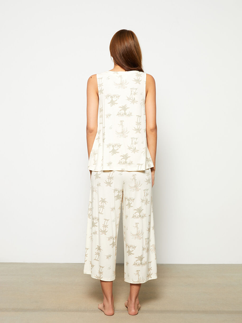 Bej V Yaka Desenli Kadın Pijama Takımı-5